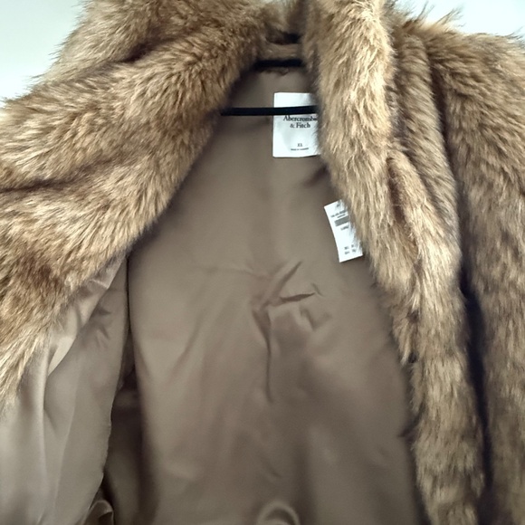 Abercrombie Faux Fur Vest - Picture 2 of 3